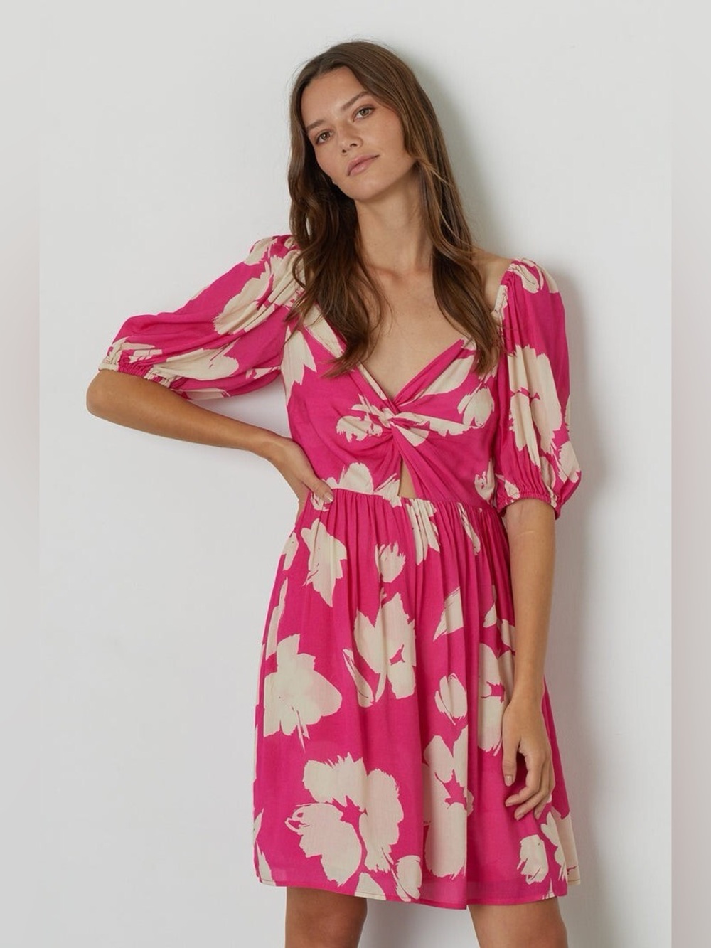 VELVET By Graham & Spencer Makena Twist Front Printed Dress Medium Pink Floral